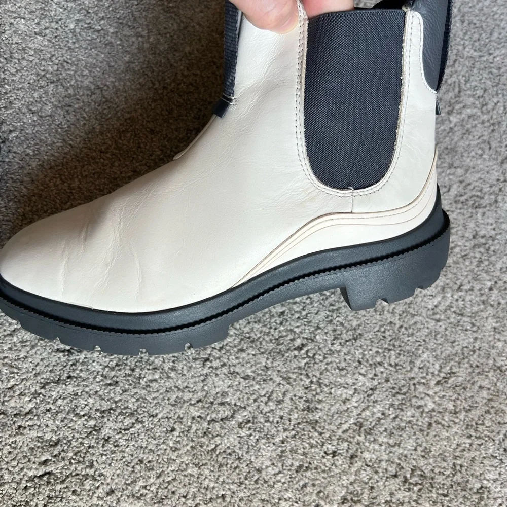 Olukai Hehi Boots Women’s Size 9.5 Lug Sole Chelsea White Leather Pull On